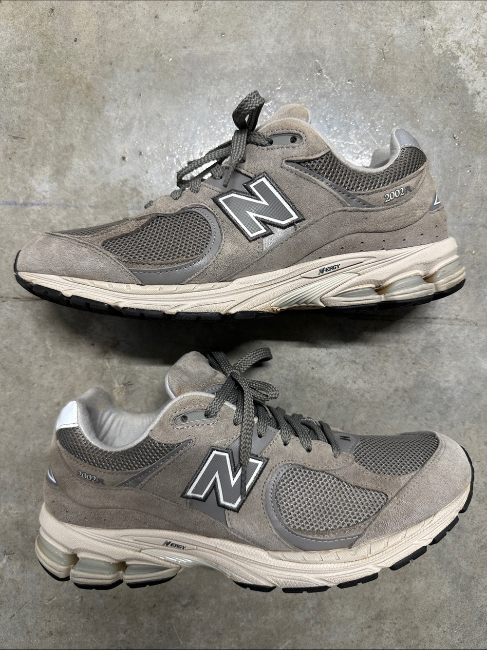 New Balance Men's Gray 2002r
